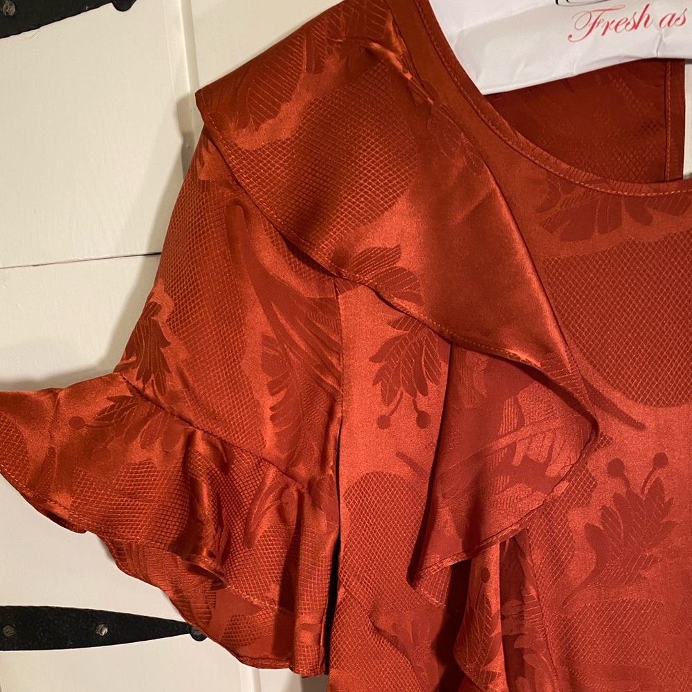 Cinq a Cept 100% Silk ruffled embossed print top with button closure. Size XXS. - Picture 3 of 8